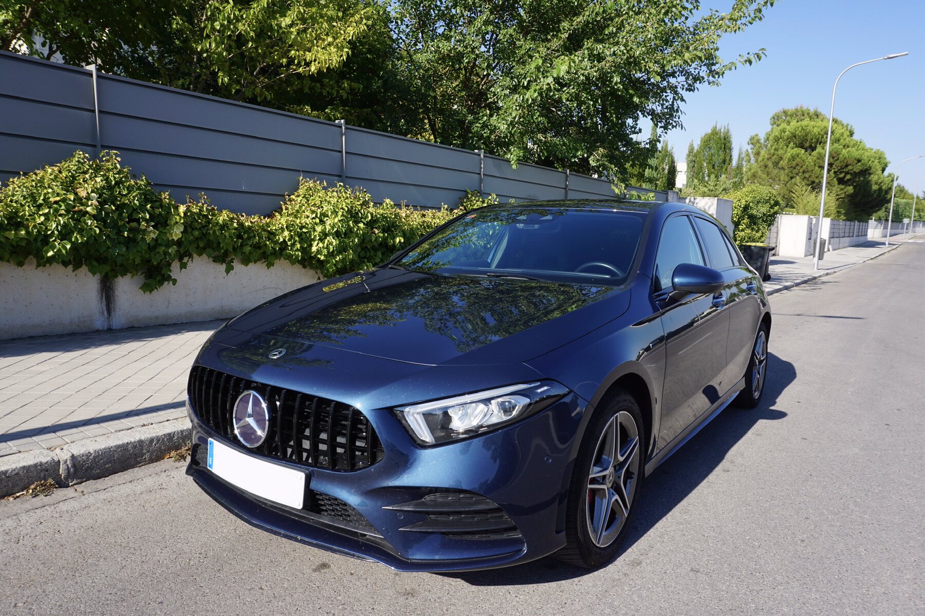 Mercedes-Benz A250e AMG Line
